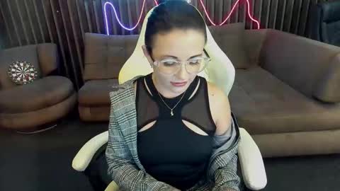 Snapshot of dafni_mon chatting on September 19, 2025, 5:42 am Dafni Mon online show from September 19, 2025, 5:42 am