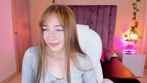 Snapshot of dahlia_rousse chatting on September 15, 2025, 1:33 pm Dahlia online show from September 15, 2025, 1:33 pm