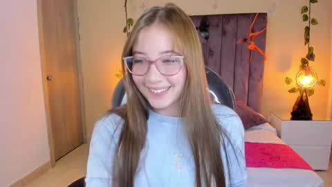 Snapshot of dahlia_rousse chatting on October 14, 2025, 9:37 pm Dahlia online show from October 14, 2025, 9:37 pm