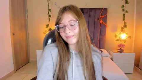 Snapshot of dahlia_rousse chatting on October 16, 2025, 12:00 am Dahlia online show from October 16, 2025, 12:00 am