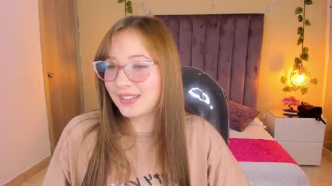 Snapshot of dahlia_rousse chatting on November 8, 2025, 1:39 am Dahlia online show from November 8, 2025, 1:39 am