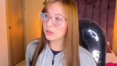 Snapshot of dahlia_rousse chatting on November 9, 2025, 5:00 pm Dahlia online show from November 9, 2025, 5:00 pm