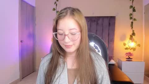 Snapshot of dahlia_rousse chatting on November 10, 2025, 5:50 am Dahlia online show from November 10, 2025, 5:50 am