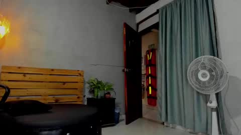 daiisy_kiss online show from October 7, 2025, 2:31 am