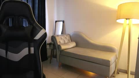 Lauren            online show from November 11, 2025, 2:39 pm