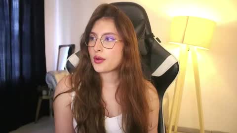 Lauren            online show from November 22, 2025, 2:16 pm