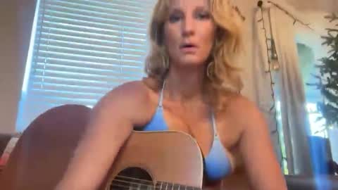 Snapshot of daisy9kat chatting on December 5, 2025, 3:20 pm Daisy137 online show from December 5, 2025, 3:20 pm