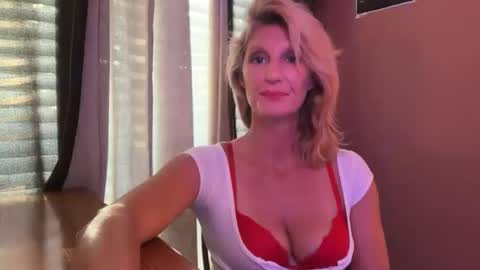 Snapshot of daisy9kat chatting on December 16, 2025, 8:58 pm Daisy137 online show from December 16, 2025, 8:58 pm