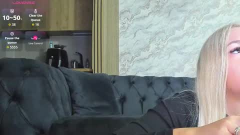 Snapshot of daisy_abby03 chatting on October 16, 2025, 4:24 am DaIsy Abby online show from October 16, 2025, 4:24 am