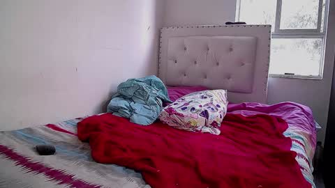 Snapshot of dakota_and_aron chatting on December 16, 2024, 8:58 pm Dakota and Aron online show from December 16, 2024, 8:58 pm