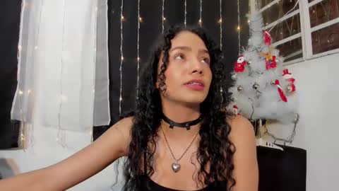 Snapshot of dakota_m01 chatting on December 21, 2024, 1:36 am Dakota online show from December 21, 2024, 1:36 am