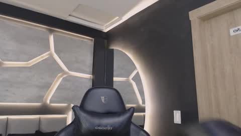 Snapshot of dakotarussell_ chatting on December 2, 2025, 11:04 am Dakota online show from December 2, 2025, 11:04 am