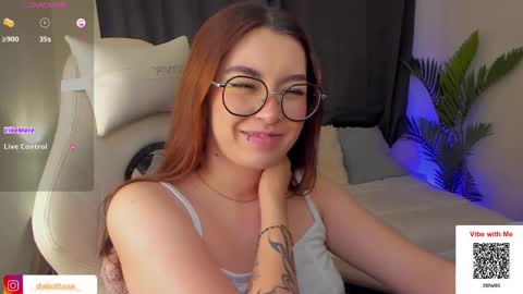 dakottaa__ online show from February 12, 2025, 2:14 am