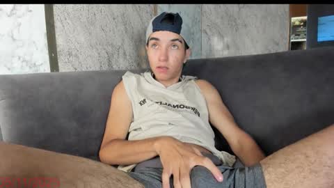 Snapshot of dallen_grant chatting on November 5, 2025, 1:33 pm Dallen Grant online show from November 5, 2025, 1:33 pm