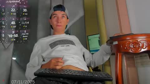 Snapshot of dallen_grant chatting on November 7, 2025, 1:33 pm Dallen Grant online show from November 7, 2025, 1:33 pm