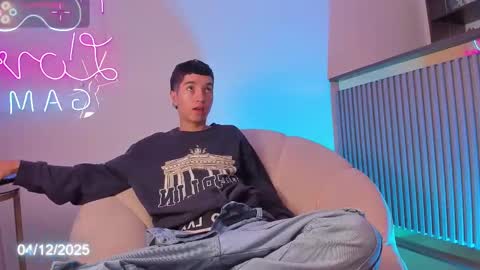 Snapshot of dallen_grant chatting on December 4, 2025, 12:36 pm Dallen Grant online show from December 4, 2025, 12:36 pm