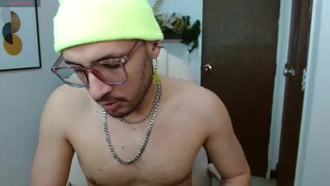 Snapshot of dami_duarte chatting on December 14, 2025, 10:25 pm Damian Duarte online show from December 14, 2025, 10:25 pm