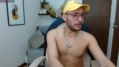 Snapshot of dami_duarte chatting on December 16, 2025, 1:32 am Damian Duarte online show from December 16, 2025, 1:32 am