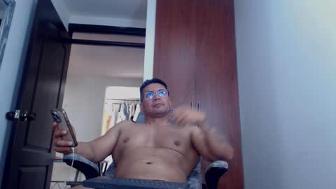 Snapshot of dammuscle chatting on November 9, 2025, 4:49 pm dammuscle online show from November 9, 2025, 4:49 pm