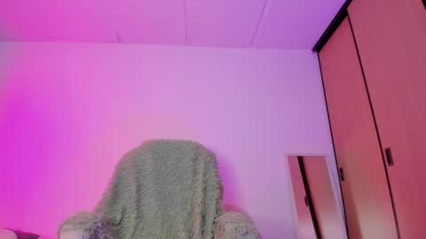 Snapshot of damn_that_booty chatting on February 7, 2025, 4:59 am Criss online show from February 7, 2025, 4:59 am