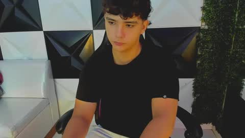 dani_cumboy online show from September 20, 2025, 1:23 pm