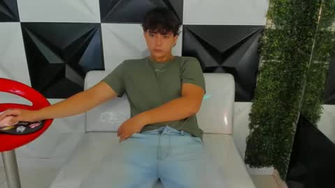 dani_cumboy online show from November 13, 2025, 1:21 pm