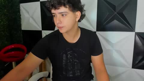 dani_cumboy online show from November 30, 2025, 1:37 pm