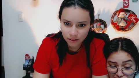 Snapshot of dani_jocelyn chatting on December 27, 2024, 8:28 pm dani y jocelyn online show from December 27, 2024, 8:28 pm