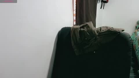 Snapshot of dani_jocelyn chatting on October 22, 2025, 7:35 pm dani y jocelyn online show from October 22, 2025, 7:35 pm