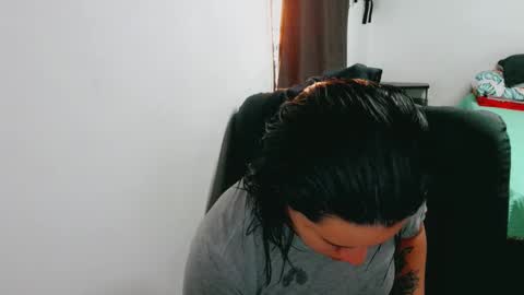 Snapshot of dani_jocelyn chatting on November 6, 2025, 6:42 pm dani y jocelyn online show from November 6, 2025, 6:42 pm