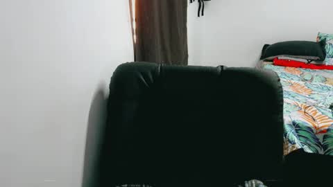 Snapshot of dani_jocelyn chatting on November 10, 2025, 7:24 pm dani y jocelyn online show from November 10, 2025, 7:24 pm