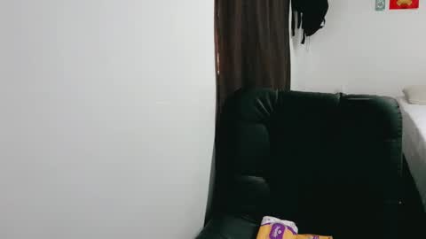 Snapshot of dani_jocelyn chatting on November 27, 2025, 7:49 pm dani y jocelyn online show from November 27, 2025, 7:49 pm