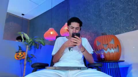 Snapshot of daniel_brawn chatting on October 19, 2025, 6:52 pm Daniel online show from October 19, 2025, 6:52 pm