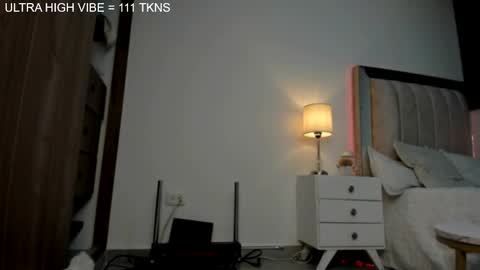  independent model   online show from October 26, 2025, 3:34 am