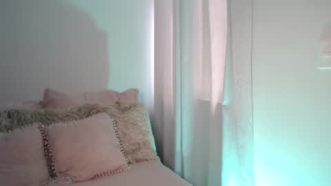 Lucia online show from September 10, 2025, 6:52 pm