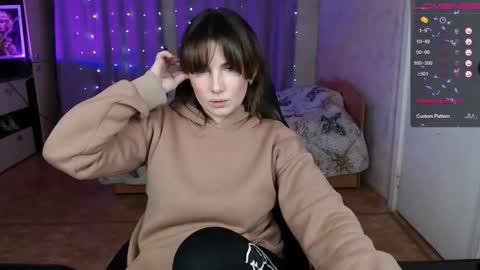 Daniela Cooper online show from November 22, 2025, 2:49 pm