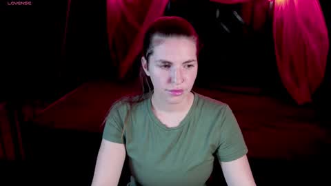 danielareign online show from November 4, 2025, 2:16 pm