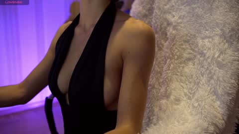 Snapshot of danielle_thomas chatting on December 28, 2024, 9:20 am Danielle online show from December 28, 2024, 9:20 am