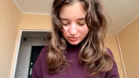 Snapshot of daniellevaulet chatting on November 4, 2025, 7:29 am Mia online show from November 4, 2025, 7:29 am