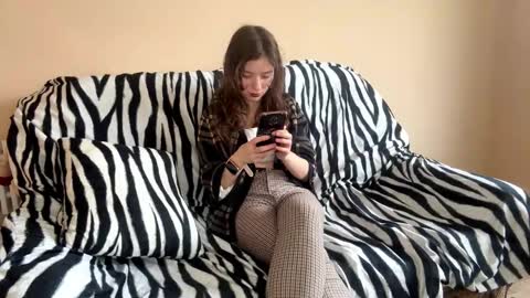 Snapshot of daniellevaulet chatting on November 28, 2025, 8:06 am Mia online show from November 28, 2025, 8:06 am