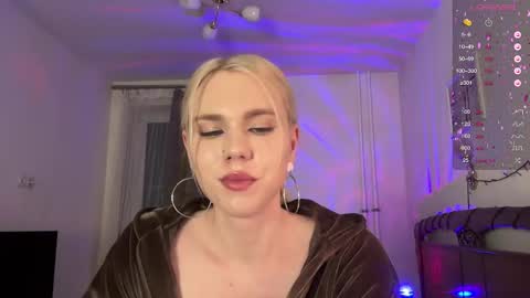 Snapshot of danielpaige_ chatting on January 18, 2025, 10:17 pm GABRIEL online show from January 18, 2025, 10:17 pm