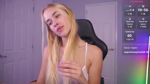 Snapshot of danikadillan chatting on December 19, 2024, 4:23 am Hi my name is Anna. Please say hello I like to chat with you. If u have request use Tip option .Thank you online show from December 19, 2024, 4:23 am