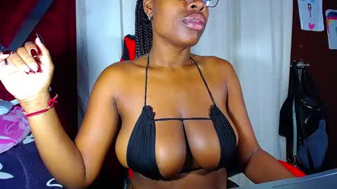 danisabrownn online show from December 4, 2025, 1:42 pm