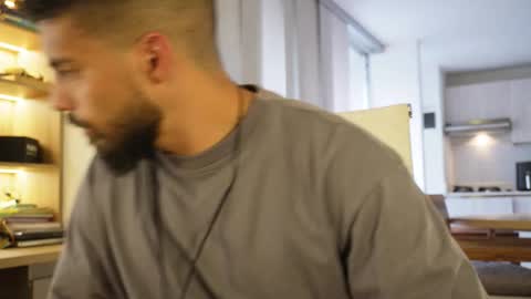 Snapshot of dann_saenz chatting on November 10, 2025, 9:14 pm Dann saenz online show from November 10, 2025, 9:14 pm