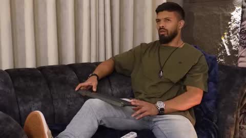 Snapshot of dann_saenz chatting on November 15, 2025, 5:20 pm Dann saenz online show from November 15, 2025, 5:20 pm