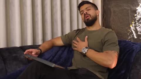 Snapshot of dann_saenz chatting on November 18, 2025, 11:47 am Dann saenz online show from November 18, 2025, 11:47 am