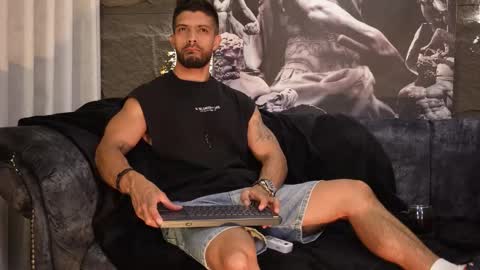 Snapshot of dann_saenz chatting on November 26, 2025, 8:43 pm Dann saenz online show from November 26, 2025, 8:43 pm