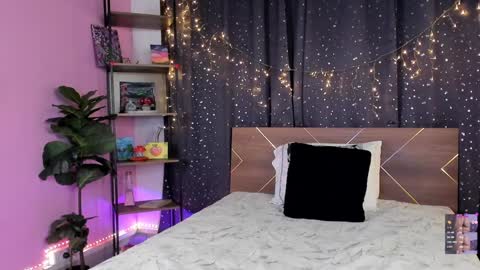 Snapshot of danna__castle chatting on December 29, 2024, 8:00 am Dannacastle online show from December 29, 2024, 8:00 am