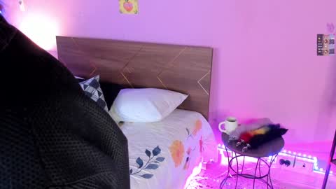 Snapshot of danna__castle chatting on January 28, 2025, 4:39 am Dannacastle online show from January 28, 2025, 4:39 am