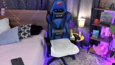 Snapshot of danna__castle chatting on February 22, 2025, 5:23 am Dannacastle online show from February 22, 2025, 5:23 am